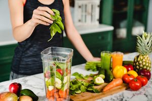 TOP 5 uzturvielas, vitamīni un mikroelementi — kāpēc īpaši vajadzīgi sievietēm