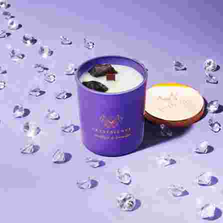 CRYSTALLOVE Amethyst & lavender soy aromātiskā svece, 1 gab.