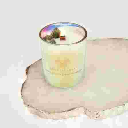 CRYSTALLOVE Rainbow Fluorite & Champagne Soy aromātiskā svece, 1 gab.