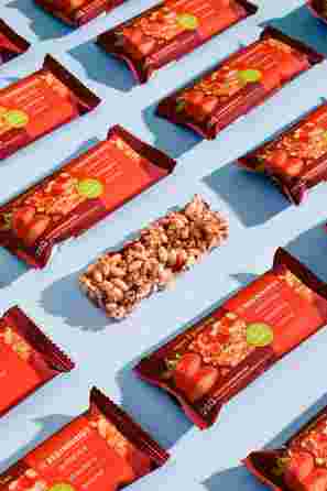 THE BEGINNINGS Muesli Strawberries  bar, 20 g