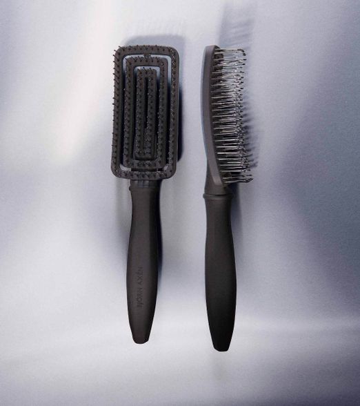 Bjorn Axen Wet Hair Brush Detangling & Blowout matu ķemme, 1 gab.