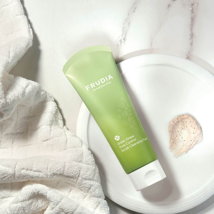 FRUDIA Green Grape Pore Control Scrub skrubis, 145 g - 2