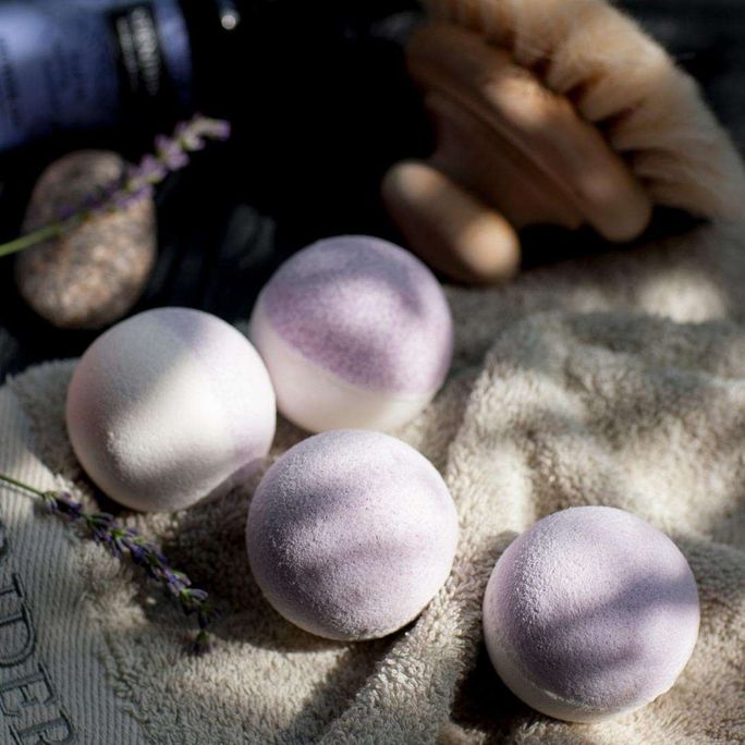 STENDERS Relaksējošā lavanda bumba vannai, 130 g - 2
