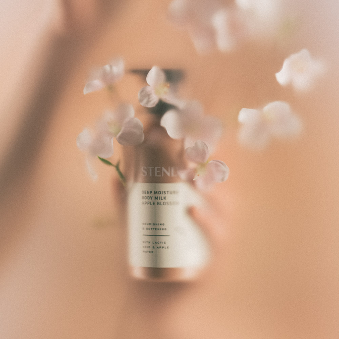 STENDERS ar ābeļziedu aromātu Dziļi mitrinošs ķermeņa pieniņš, 250 ml - 2