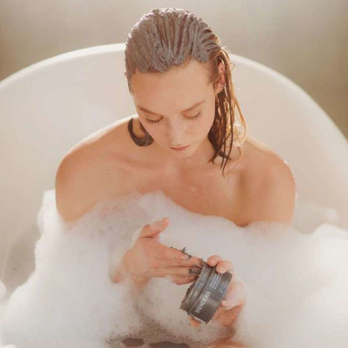 STENDERS Melno dūņu un ogles skrubis šampūns, 300 g - 4