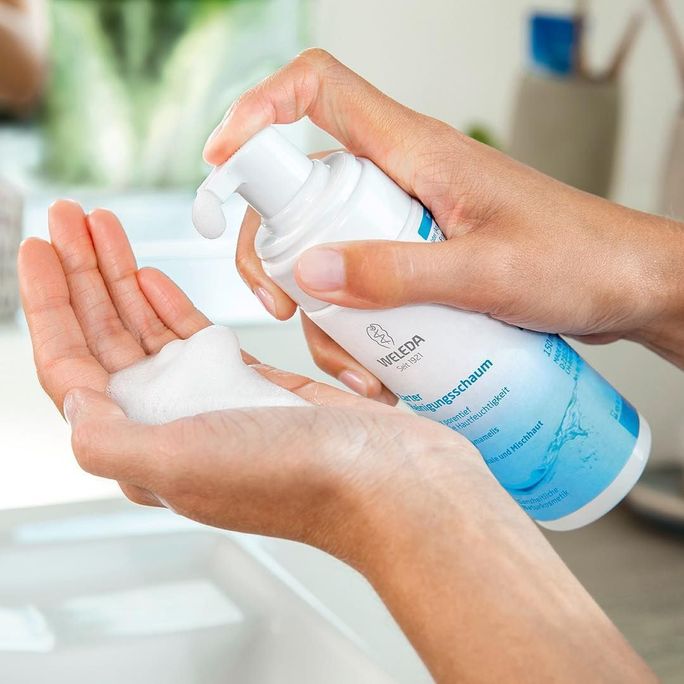 WELEDA normaliai ir mišriai odai valomosios putos, 150 ml - 2